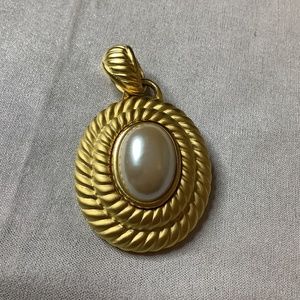 Vintage Linda Dano  Pendant/Brooch